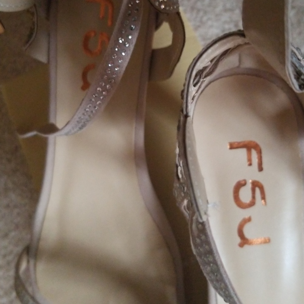 Shoes - Picture 3 of 4